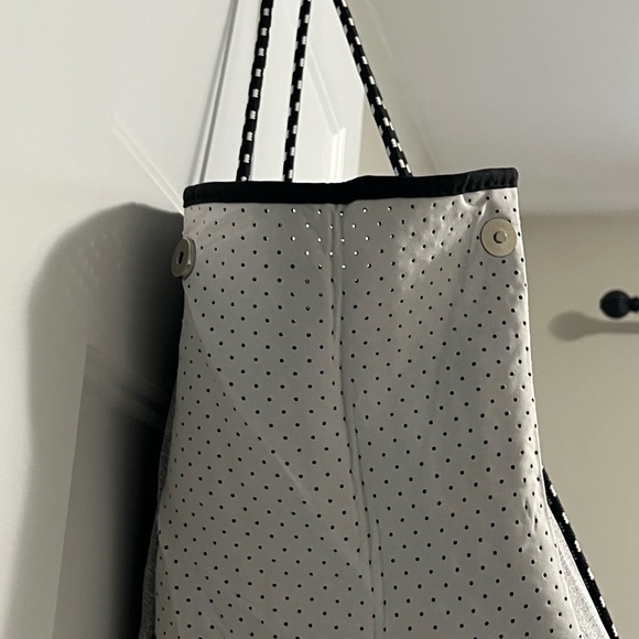 Nevenka Neoprene Tote Bag with Small Zipper Bag for Women Beach Traveling-5 - Picture 5 of 9